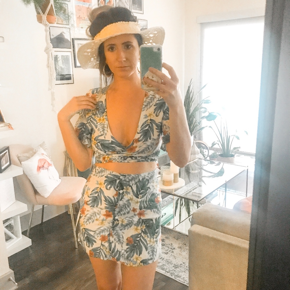 ✨SALE NWT Emory Park Tropical Tie Top